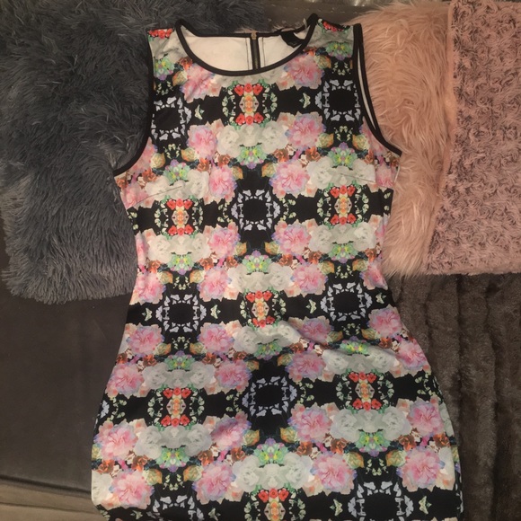 Mini dress - Picture 2 of 3